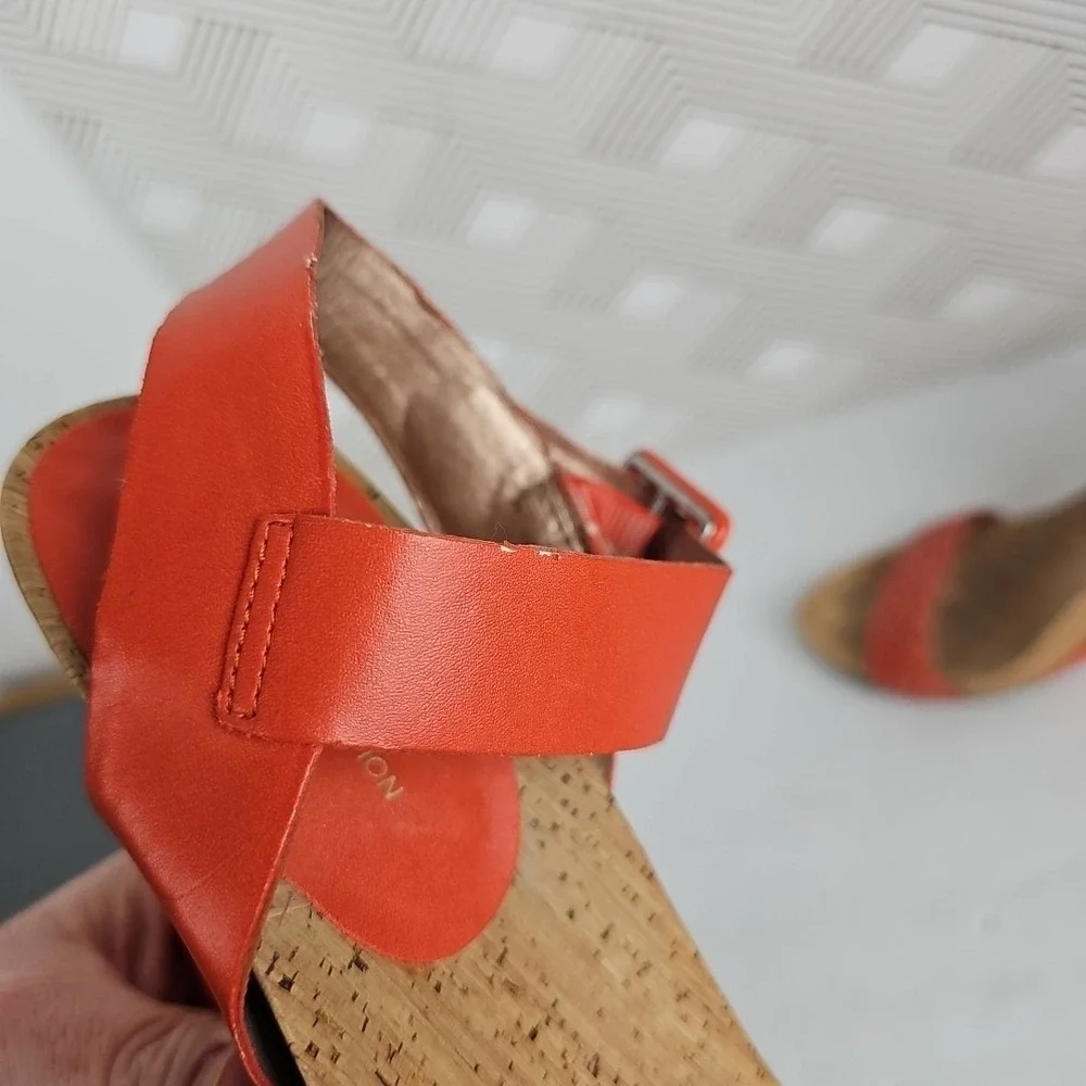 BCBGeneration Womens Orange Faux Leather Wedges US 8.5 Cork‎ Footbed PL-Bana